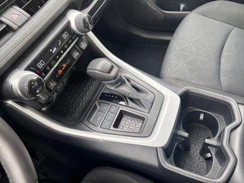 Used 2025 Toyota RAV4 XLE image 41