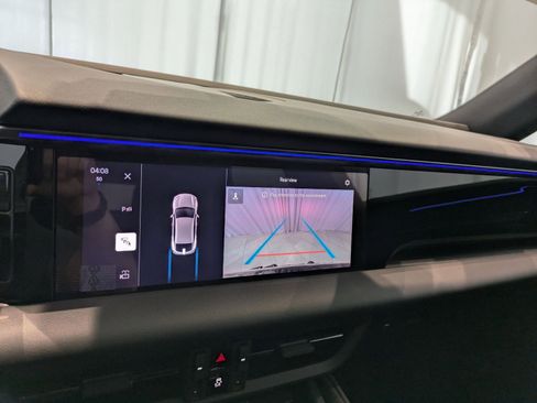 Certified 2025 Porsche Macan Electric image 18