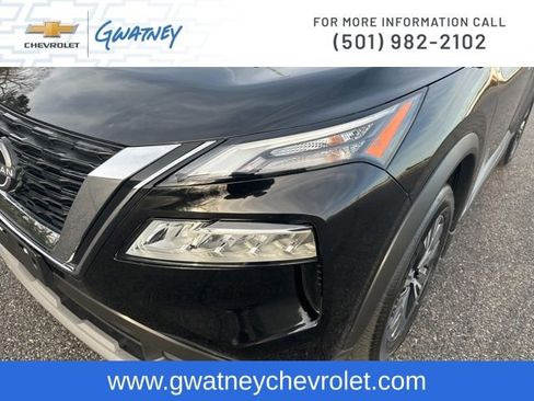 Used 2023 Nissan Rogue SV image 14