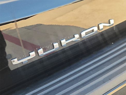 Used 2024 GMC Yukon Denali Ultimate AWD/4WD image 33