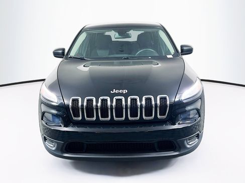 Used 2017 Jeep Cherokee Sport image 2