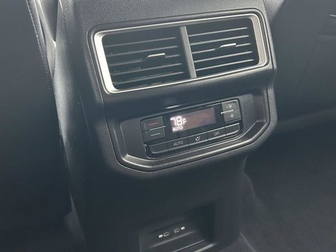 Used 2024 Volkswagen Atlas SE image 17