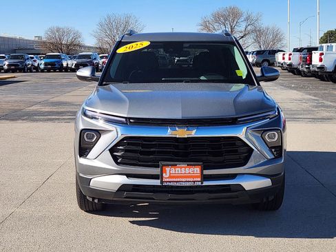 Used 2025 Chevrolet TrailBlazer LT image 3