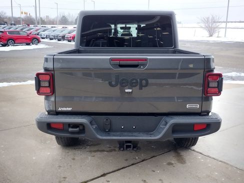 Used 2021 Jeep Gladiator Overland w/ Uconnect 4C Nav & Sound Group image 16
