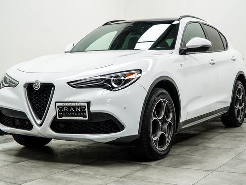 Used 2022 Alfa Romeo Stelvio Ti image 4
