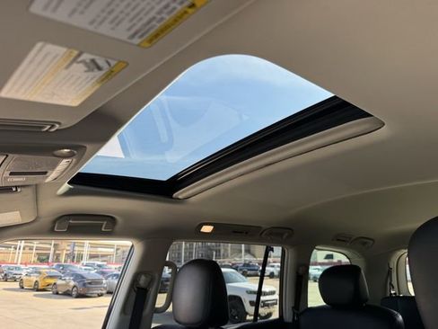 Used 2023 Nissan Armada SL w/ Captain's Chairs Package RWD image 26