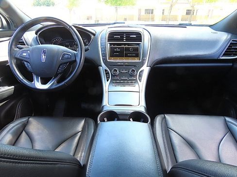 Used 2017 Lincoln MKX Premiere FWD image 11
