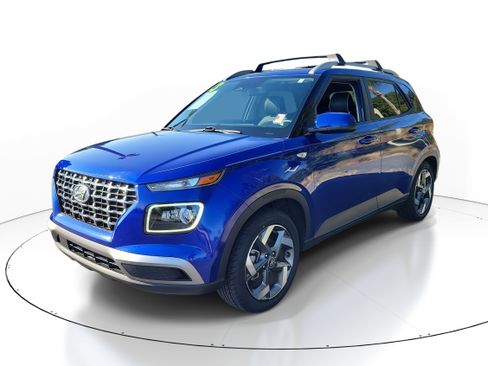 Used 2023 Hyundai Venue Limited image 3