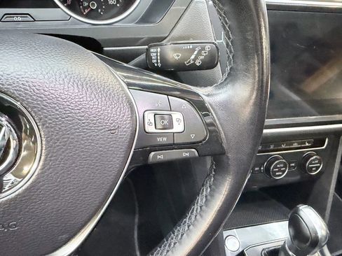 Used 2019 Volkswagen Tiguan SE image 19