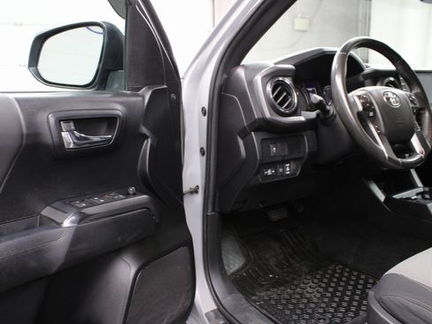 Used 2021 Toyota Tacoma TRD Sport image 42