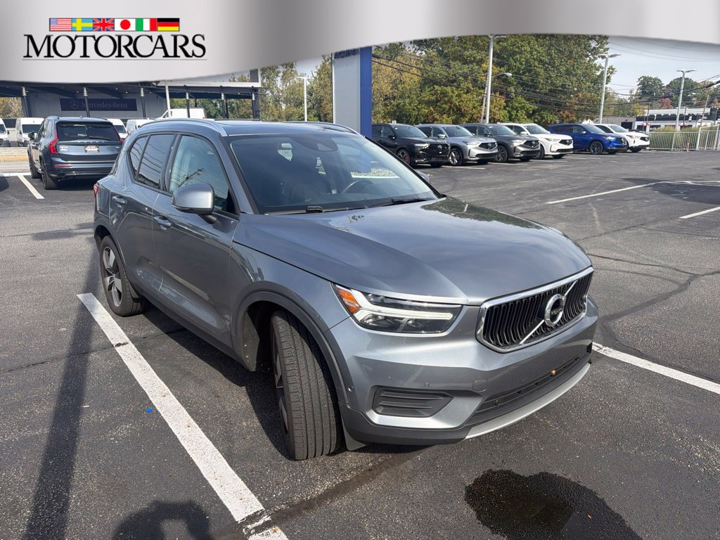 Used 2019 Volvo XC40 T5 Momentum AWD/4WD image 1