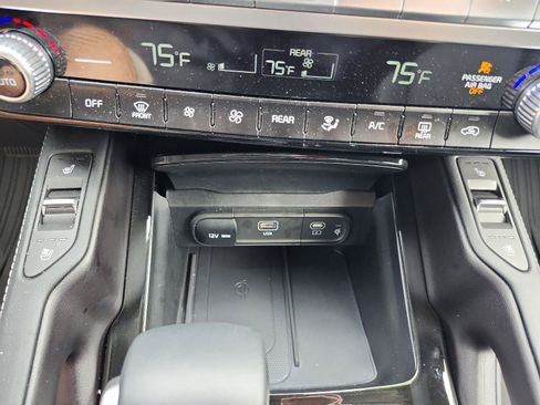 Used 2025 Kia Telluride EX w/ EX Captain's Chair Package AWD/4WD image 18
