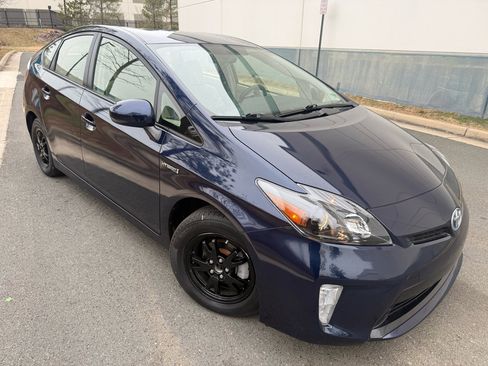 Used 2015 Toyota Prius Three image 6