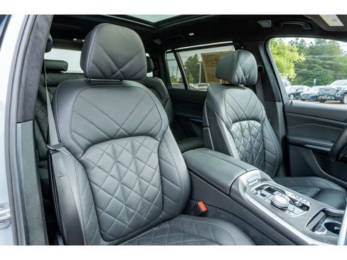 Used 2023 BMW X7 xDrive40i w/ Executive Package AWD/4WD image 22