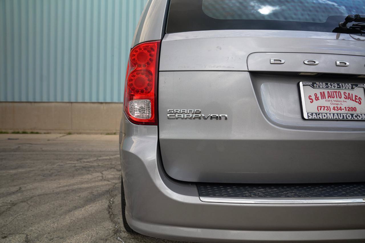 Used 2014 Dodge Grand Caravan American Value Package FWD image 16