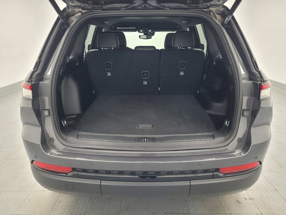 Used 2023 Jeep Grand Cherokee Altitude AWD/4WD image 29