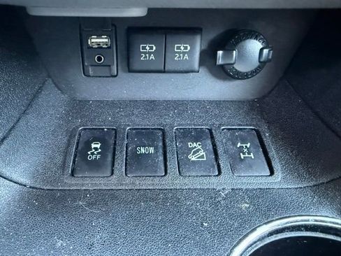 Used 2017 Toyota Highlander XLE AWD/4WD image 13
