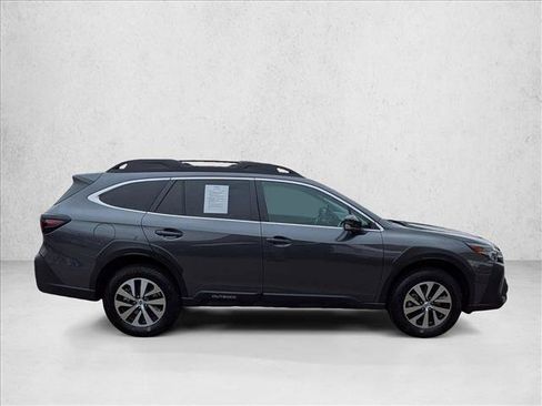 Used 2025 Subaru Outback Premium AWD/4WD image 4