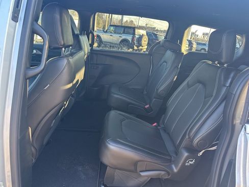 New 2026 Chrysler Pacifica Select image 27