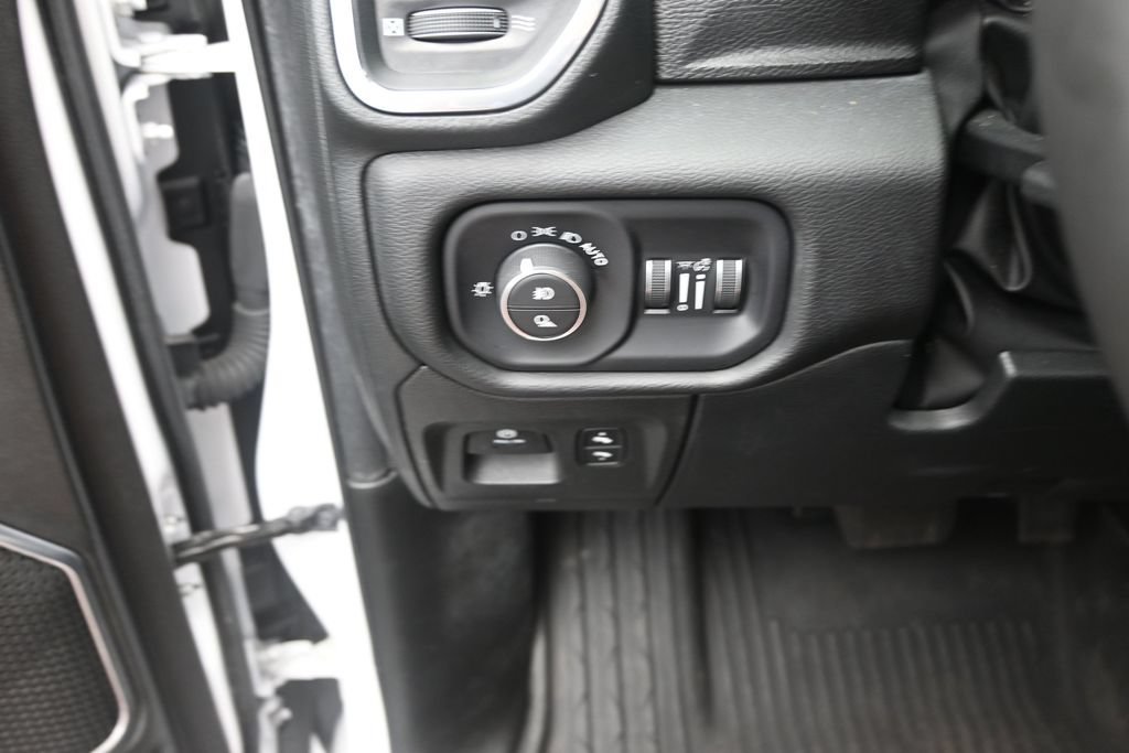 Used 2025 RAM 1500 Laramie w/ Sport Appearance Package AWD/4WD image 33