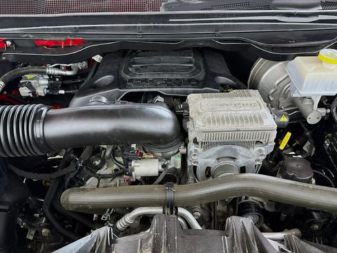 Used 2023 RAM 1500 Laramie AWD/4WD image 32
