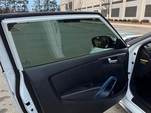 Used 2014 Hyundai Veloster Turbo image 18