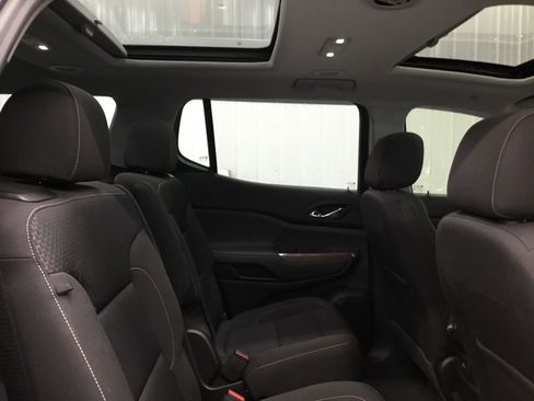 Used 2023 GMC Acadia SLE w/ Driver Convenience Package image 18