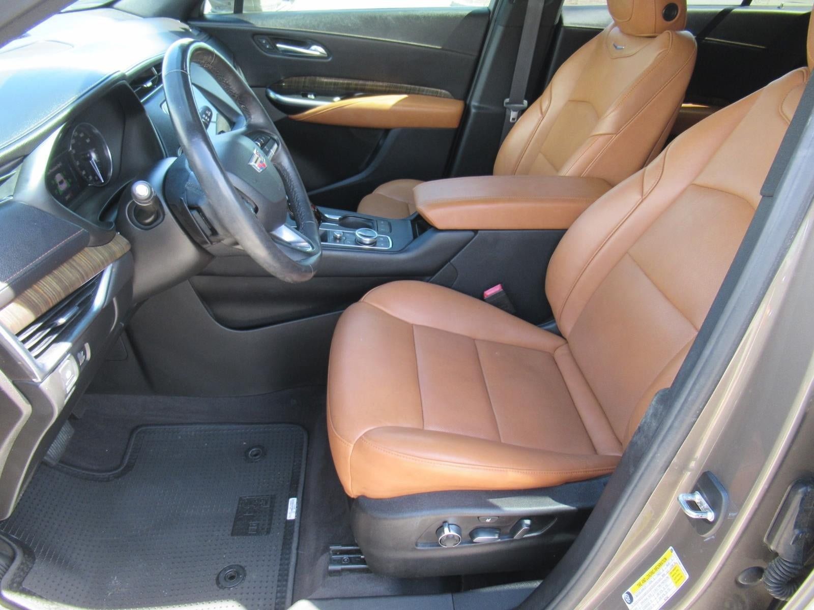 Used 2020 Cadillac XT4 Premium Luxury FWD image 16
