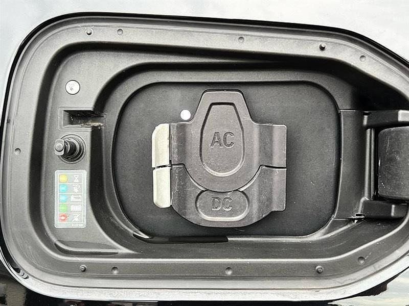 Used 2025 BMW iX xDrive50 AWD/4WD image 10