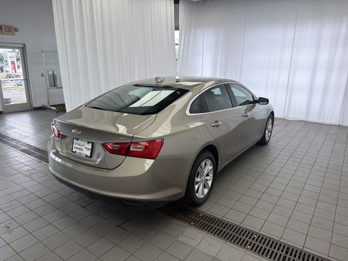 Used 2025 Chevrolet Malibu LT FWD image 4