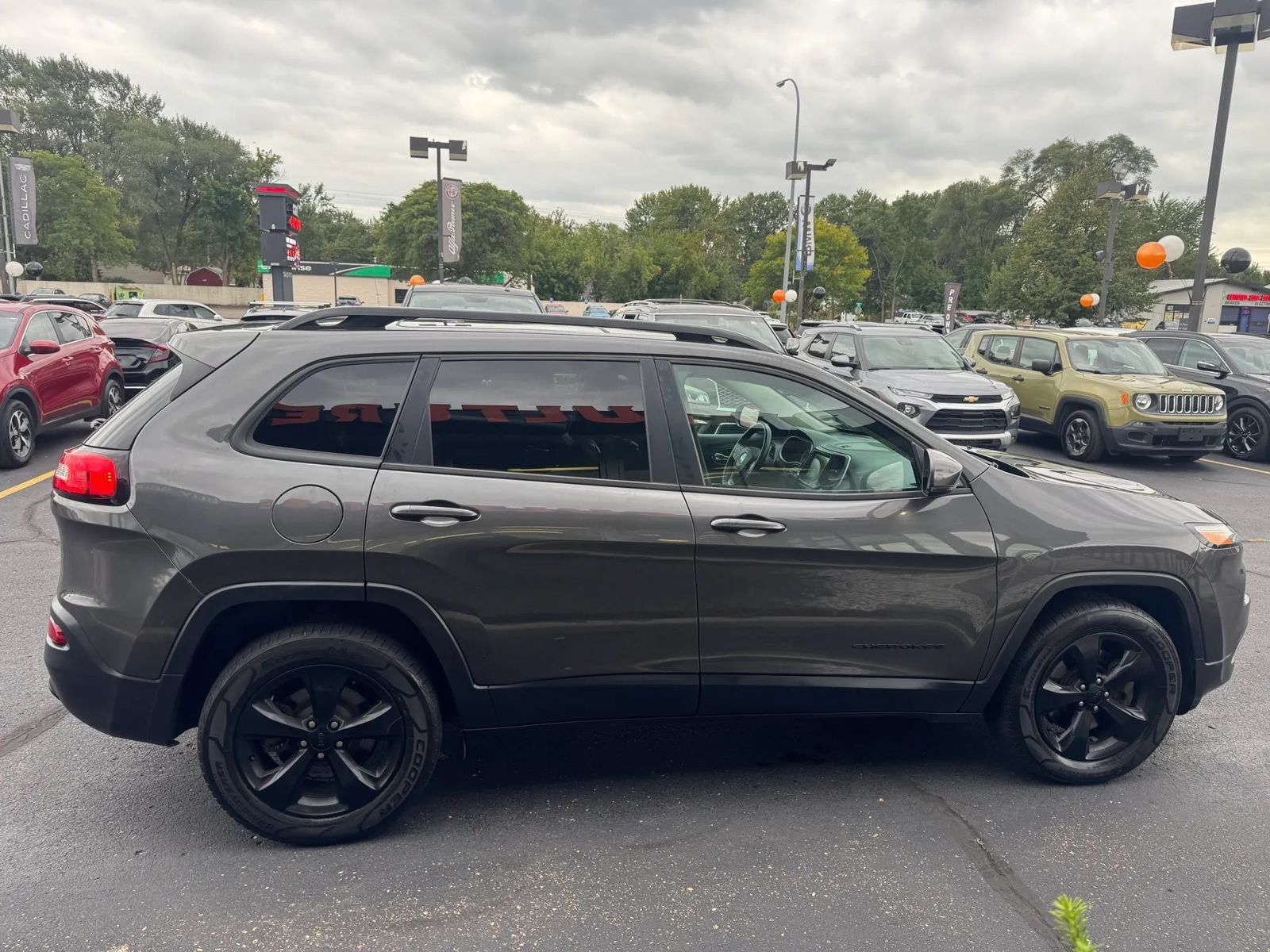 Used 2017 Jeep Cherokee High Altitude AWD/4WD image 8