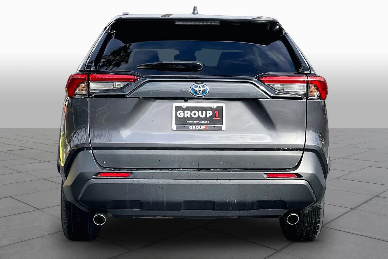 Used 2024 Toyota RAV4 LE AWD/4WD image 4