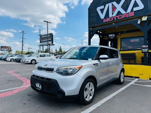 Used 2016 Kia Soul FWD image 1