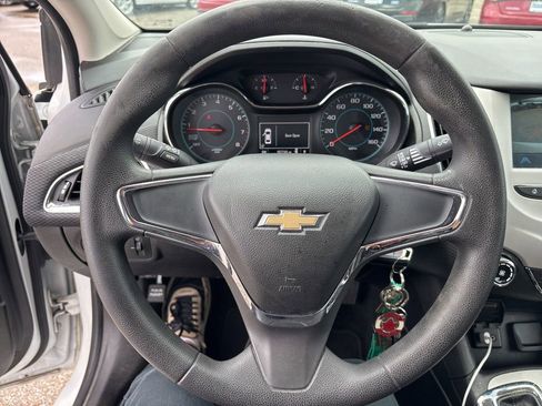 Used 2017 Chevrolet Cruze LS FWD image 18