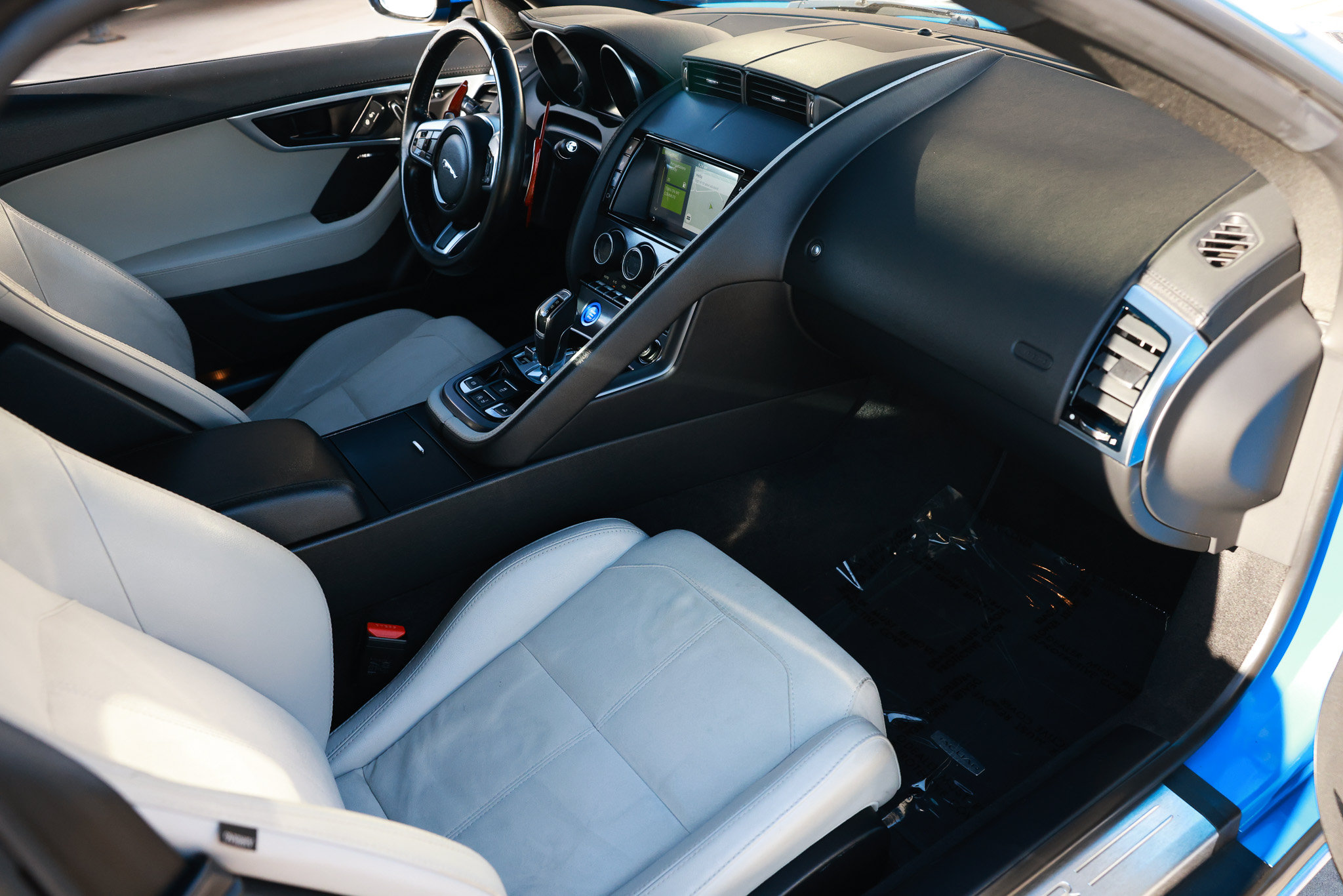 Used 2018 Jaguar F-TYPE Convertible RWD image 16