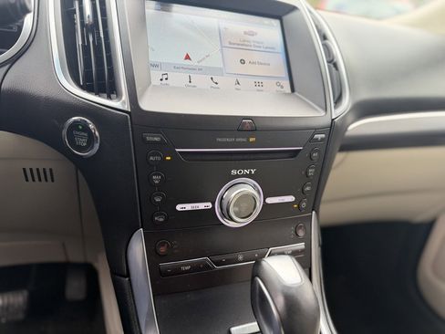 Used 2017 Ford Edge Titanium w/ Technology Package image 16