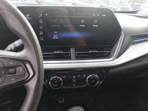 Used 2024 Chevrolet Trax LT FWD image 21