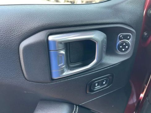 Used 2021 Jeep Wrangler Unlimited Sahara w/ LED Lighting Group AWD/4WD image 34