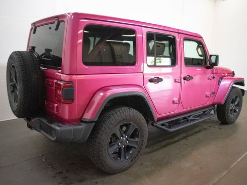 Used 2022 Jeep Wrangler Unlimited Sahara AWD/4WD image 4