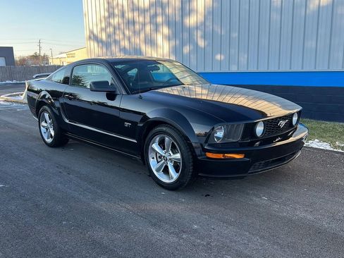 Used 2006 Ford Mustang GT image 3