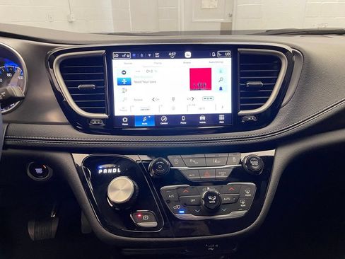 New 2026 Chrysler Pacifica Select FWD image 12