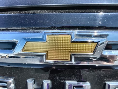 Used 2022 Chevrolet Suburban LT image 32