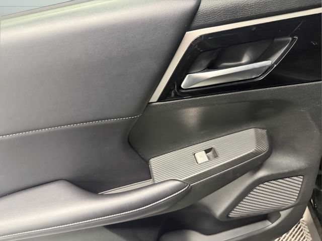 Used 2024 Mitsubishi Outlander 4WD Plug-In Hybrid image 16