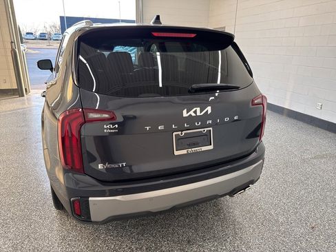 Used 2025 Kia Telluride S image 3