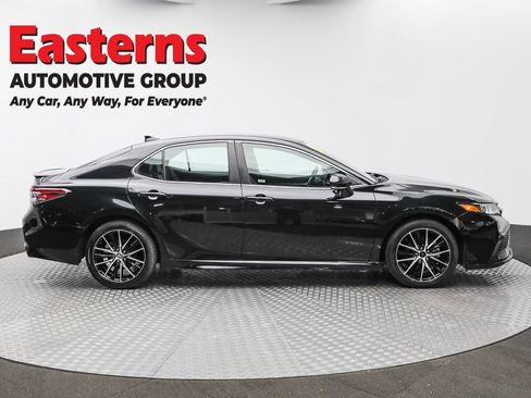 Used 2024 Toyota Camry SE FWD image 4