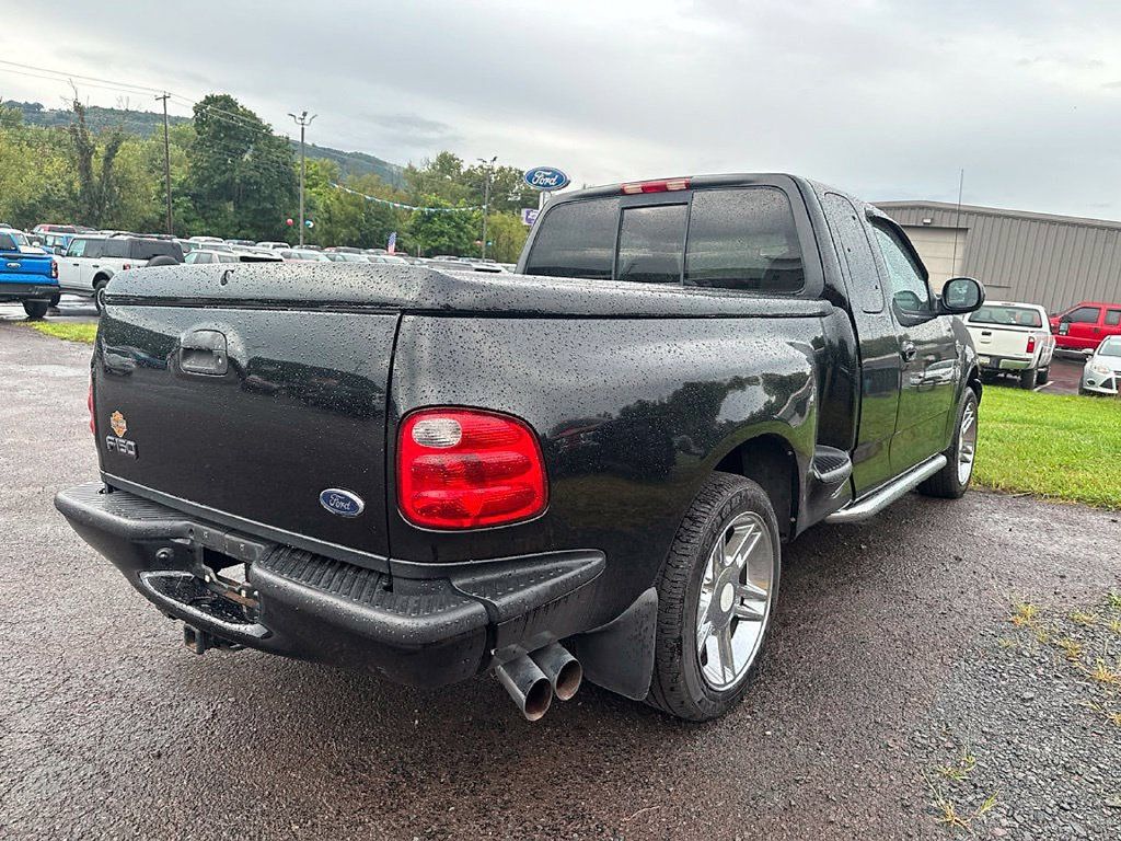 Used 2000 Ford F150 Harley-Davidson RWD image 2