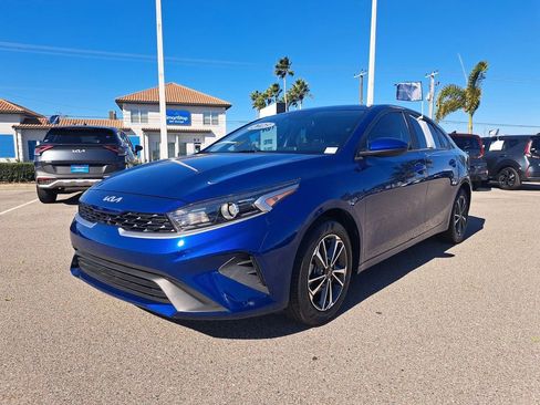 Used 2023 Kia Forte LXS image 2
