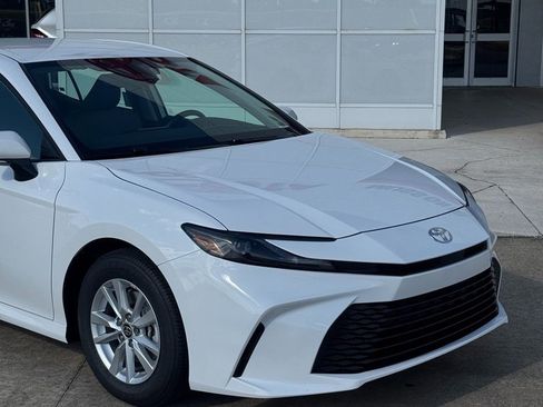 Used 2026 Toyota Camry LE w/ Convenience Package image 2