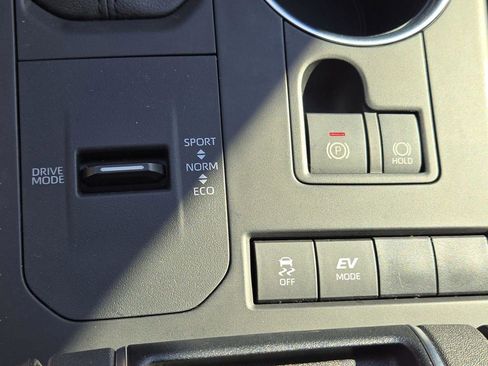 Used 2021 Toyota Highlander XLE image 35