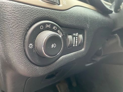 Used 2016 Jeep Cherokee Limited image 10